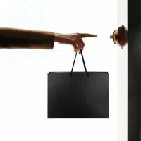 خیاط مسلط به الگو ، برش ، دوخت و مزون دوز