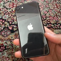 ایفون se2020  بدون زدگی باتری فابریک