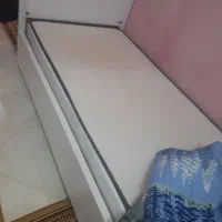 تخت یکنفره درحدنو باتشک طبی سالم تمیز