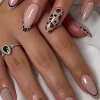 کاشت ناخن تخصصی|خدمات آرایشگری و زیبایی|خمینی‌شهر, |دیوار