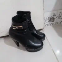 ۲عددلباس درحد ۲جفت کفش درحدنو و روروئک وکاپشن شیک