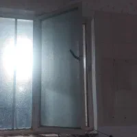 پنجره اهنی ۱۱۵ در ۱۱۵ با شیشه