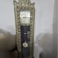 ساعت کنار سالنی