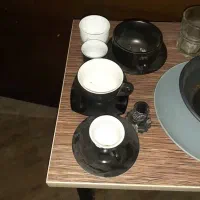 بشقاب و لیوان های چایی