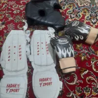 دستکش کلاه و ساق بند رزمی در حد نو