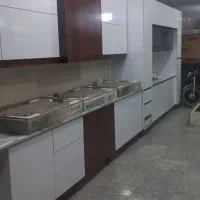 فروشنده ، کارگرساده برای کابینت فروشی