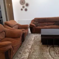 مبل هفت نفره نیاز به تعمیر+میز جلو مبلی و عسلی|مبلمان خانگی و میز عسلی|سیرجان, |دیوار