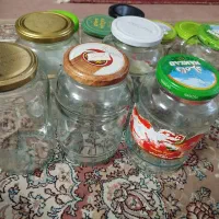 تعدادی شیشه رب وترشی