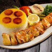 صندوقدار و کارگر بوفه باشگاه بدنسازی