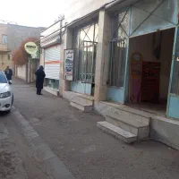 مغازه در همجواری بازار