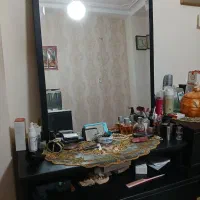 تخت خواب دو نفره به همراه میز آرایش