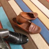 کفش سایز ۴۲عسلیه مشکی سایز  ۴۰چرم درحد نو|کیف، کفش، کمربند|یزد, |دیوار