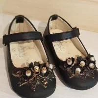 کفش دخترونه و لباس نوزادی