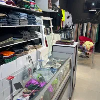 واگذاری یک باب مغازه زنانه ۱۸ متری با دکور و لباس|اجارهٔ مغازه و غرفه|دوگنبدان, |دیوار
