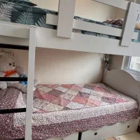 تخت دو طبقه سفید