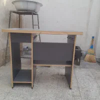 میز تحریل وکامپیوتر