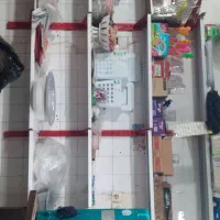 تعدادی قفسه فلزی
