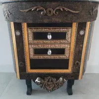 کنسول نیم دایره طلایی رنگ