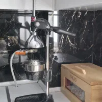 آبمیوه گیری دستی درحد نو