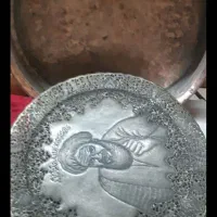 یک عدد دیوار کوب مسی و یک عدد تشت مسی خیلی قدیمی