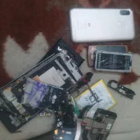 تعدادی گوشی باز شده