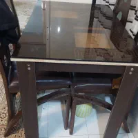 میز و صندلی۴نفره نهارخوری.
