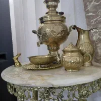 میز برنزی دوطبقه|مجسمه، تندیس، ماکت|قم, شاه ابراهیم|دیوار