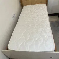 ۱۸تومن.تخت وخوشخواب یکنفره  برند آپادانا.مقطوع|تخت و سرویس خواب|شیراز, شهرک برف فروشان|دیوار