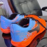 کفش فوتسال.کفش سالن