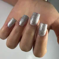 خدمات ناخن با بهترین مواد و کیفیت