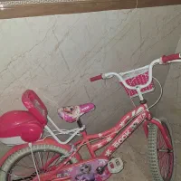 یک عدد دوچرخه دخترانه