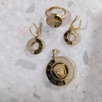 نیمست ورساچه ۱۰۰ بالای تابلو