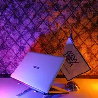 لپتاپ ایسوس سفید