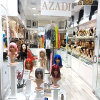 به یک فروشنده خانم