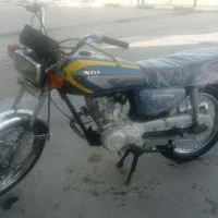 یک دستگاه موتور سیکلت ۱۲۵ مدارک کامل هست