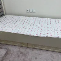 تخت ، میز تحریر و پاتختی نوجوان