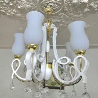 ۳ عدد لوستر چوبی به همراه ۲ دیوارکوب(در حد نو)