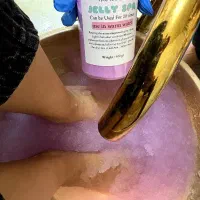 فیشیال وپاکسازی صورت و پدیکور وکفسابی وآموزش و مدل