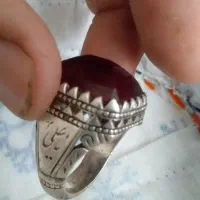 انگشتر نگین دار بزرگ