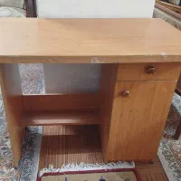 میز تحریر  ، زیبا ، سالم و مرتب