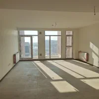 110متر کلید نخورده همجوار بازار نقش جهان/بدون مشرف