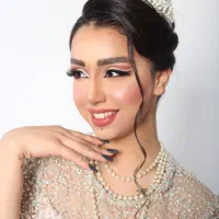 سالن زیبایی و عروس تاج