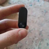 یک عدد ساعت هوشمند شیامی همراه با شارژر