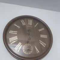 ساعت دیواری در حد نو