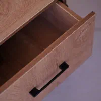 میز کنار مبلی و کنار تختی