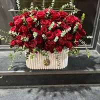 ماشین عروس تاج گل دسته گل اجاره خودرو باکس گل