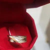 یک قطعه طلا گم شده است|اشیا|اصفهان, سروستان|دیوار