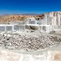 سرویسکار و آشپز معدن سنگ