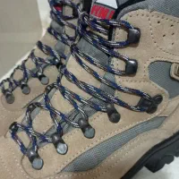 تعدادی نیم بوت،پوتین و کتونی اورجینال|کیف، کفش، کمربند|نمین, |دیوار