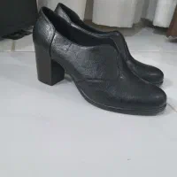 مانتو شلوار اداری و کفش رسمی چرم